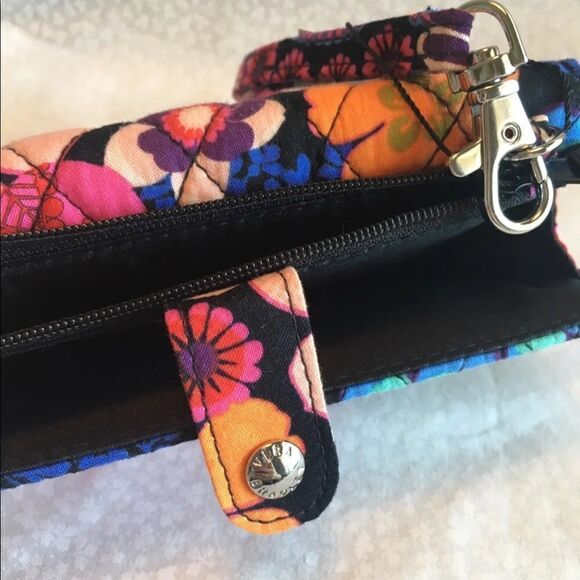 Vera Bradley iPhone 6 wristlet. Floral Fiesta - Picture 4 of 4